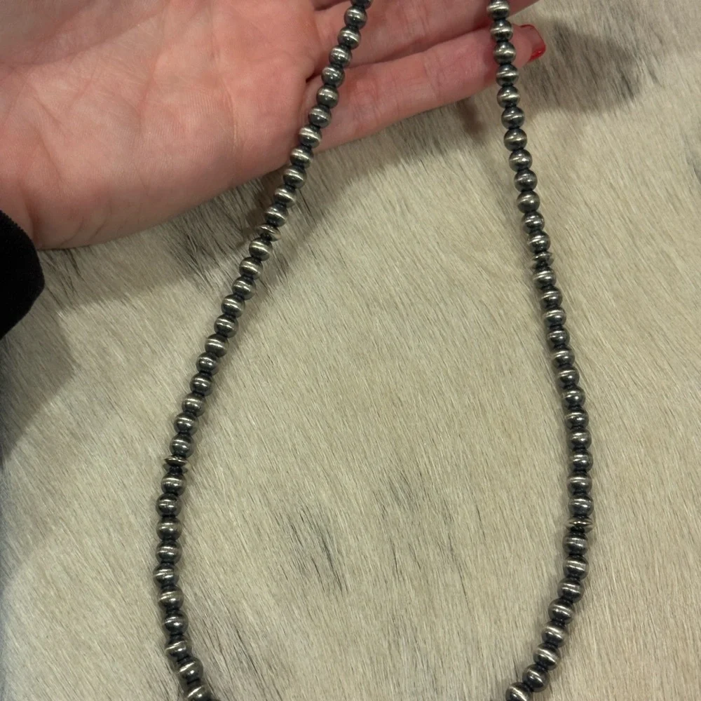 Native American Sterling Silver Graduated 5mm Navajo Pearl Saucer Necklace 18”